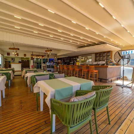Hotel Halikarya & Restaurant