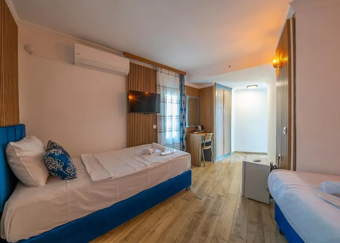 Halikarya & Restaurant Hotel *